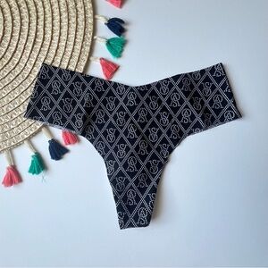 Victoria's Secret No Show Thong Panty Black Logo Diamonds Small NEW